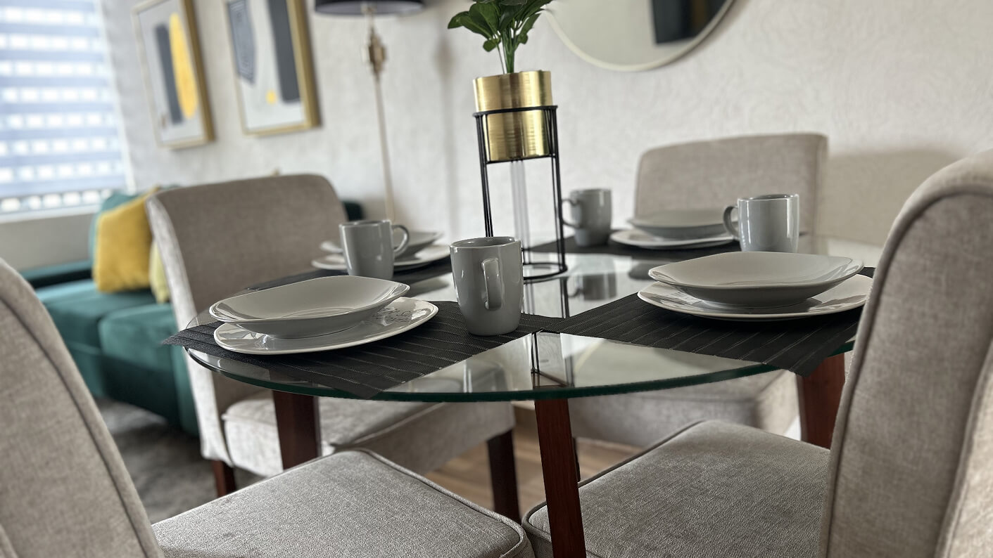 comedor con platos de casa de modelo cipres en desarrollo residencial paseos del bosque en el estado de Aguascalientes Mexico
