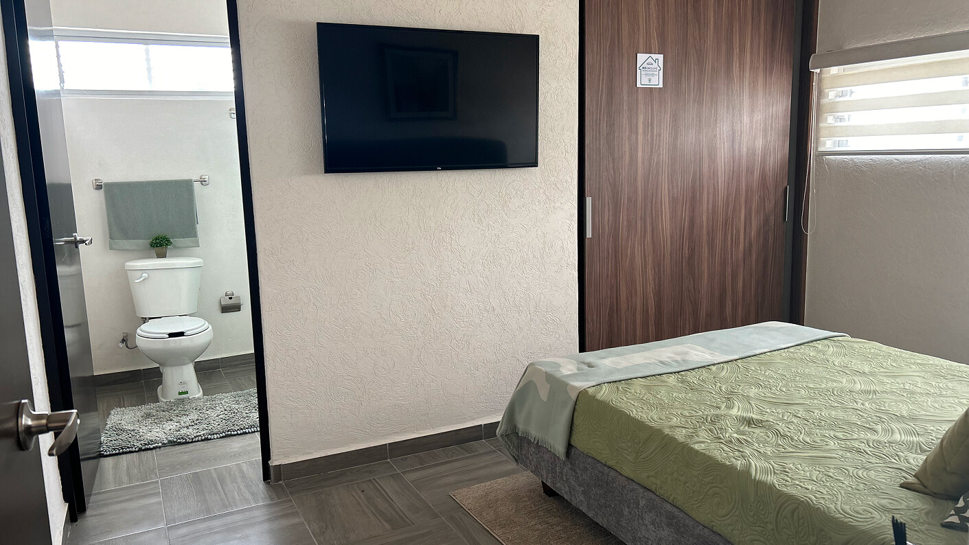 vista de recamara principal con baño de casa modelo sauce en desarrollo paseos del bosque en el estado de Aguascalientes Mexico del desarrollador inmobiliario frindsa