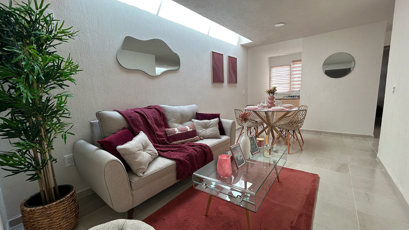sala de estar con mesa de centro y comedor al fondo una planta decorativa y otros elementos de casa modelo bonart en desarrollo residencial paseos de los viñedos en el estado de Aguascalientes Mexico del desarrollo inmobiliario frindsa