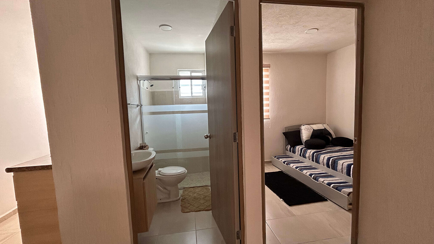 vista desde fuera de baño y recamara de casa modelo napa en desarrollo residencial paseos de los viñedos en el estado de Aguascalientes Mexico del desarrollo inmobiliario frindsa