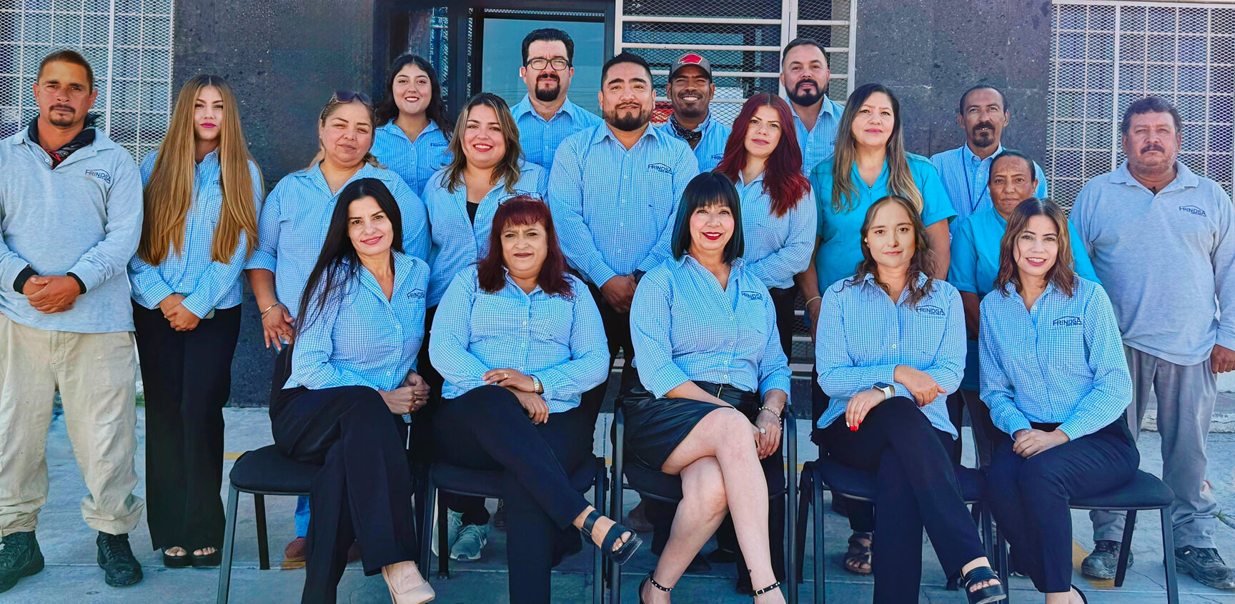 Equipo frindsa de chihuahua con uniforme