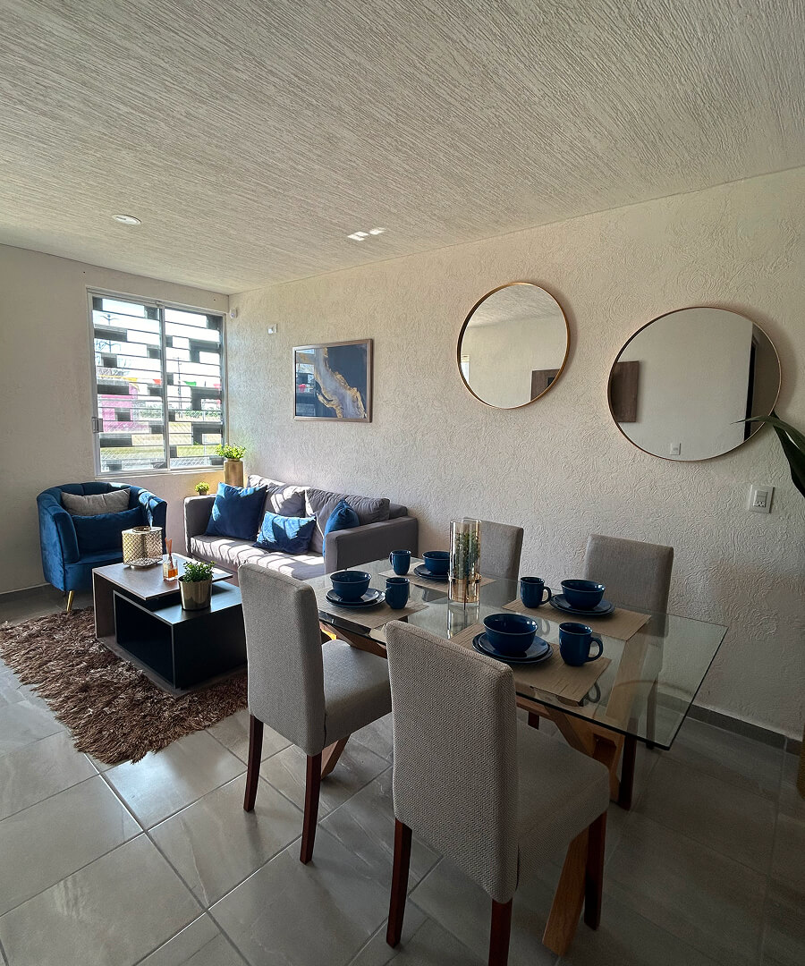 vista vertical de comedor y sala de estar de casa modelo capri en desarrollo residencial paseos de la providencia en el estado de Aguascalientes Mexico del desarrollador inmobiliario frindsa