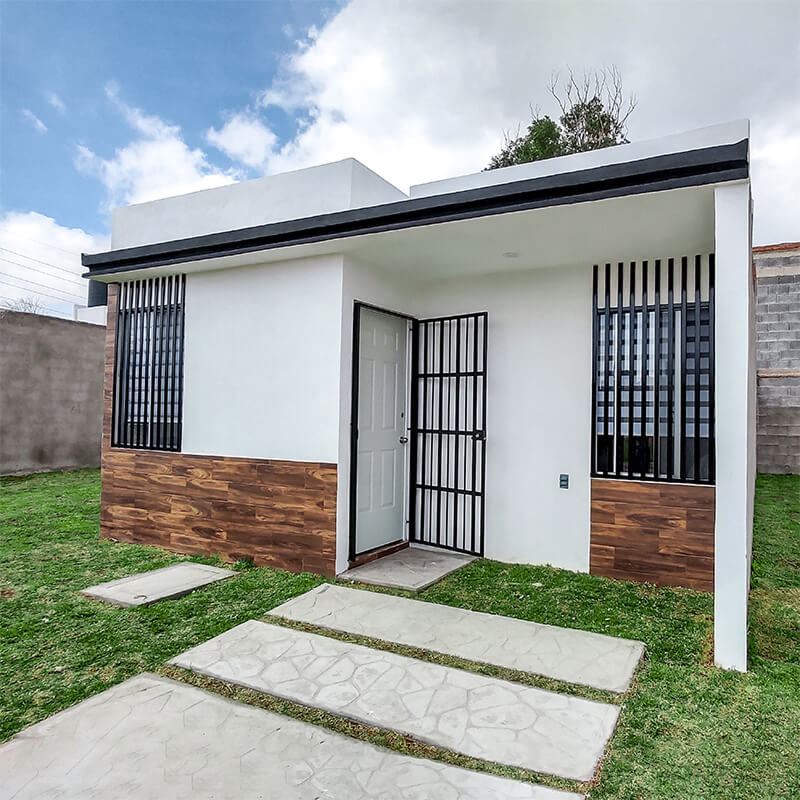 fachada foto de casa vivienda modelo cipres del desarrollo inmobiliario paseos del bosque en el estado de aguascalientes en mexico por desarrollador inmobiliario frindsa
